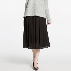 Uniqlo Pleated Chiffon Midi Skirt 🌸 Black
